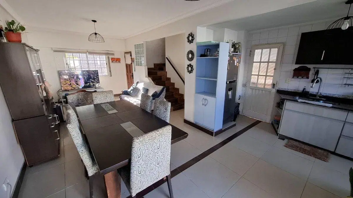 DUPLEX 4 AMBIENTES VENTA BARRIO LOS ROBLES BURZACO 8