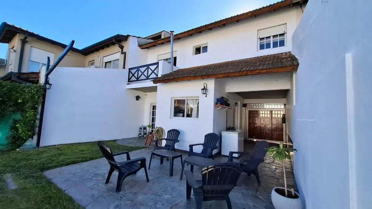 DUPLEX 4 AMBIENTES VENTA BARRIO LOS ROBLES BURZACO 2