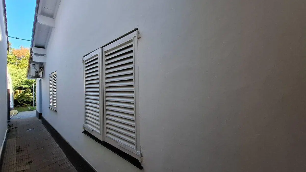 CASA 4 AMBIENTES VENTA LOMAS DE ZAMORA CON PARQUE 3