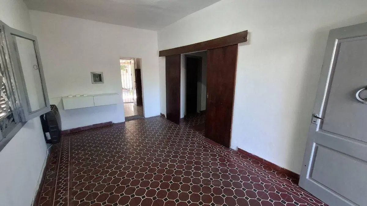 CASA 3 AMBIENTES VENTA BURZACO COCHERA Y PATIO 2