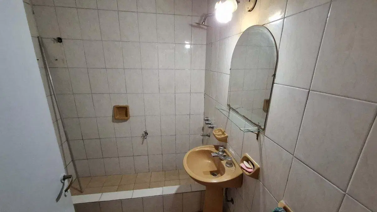 CASA 3 AMBIENTES VENTA BURZACO COCHERA Y PATIO 3