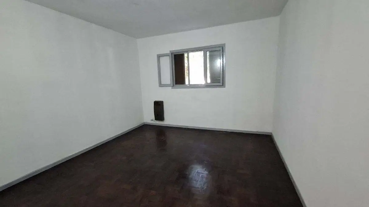 CASA 3 AMBIENTES VENTA BURZACO COCHERA Y PATIO 4