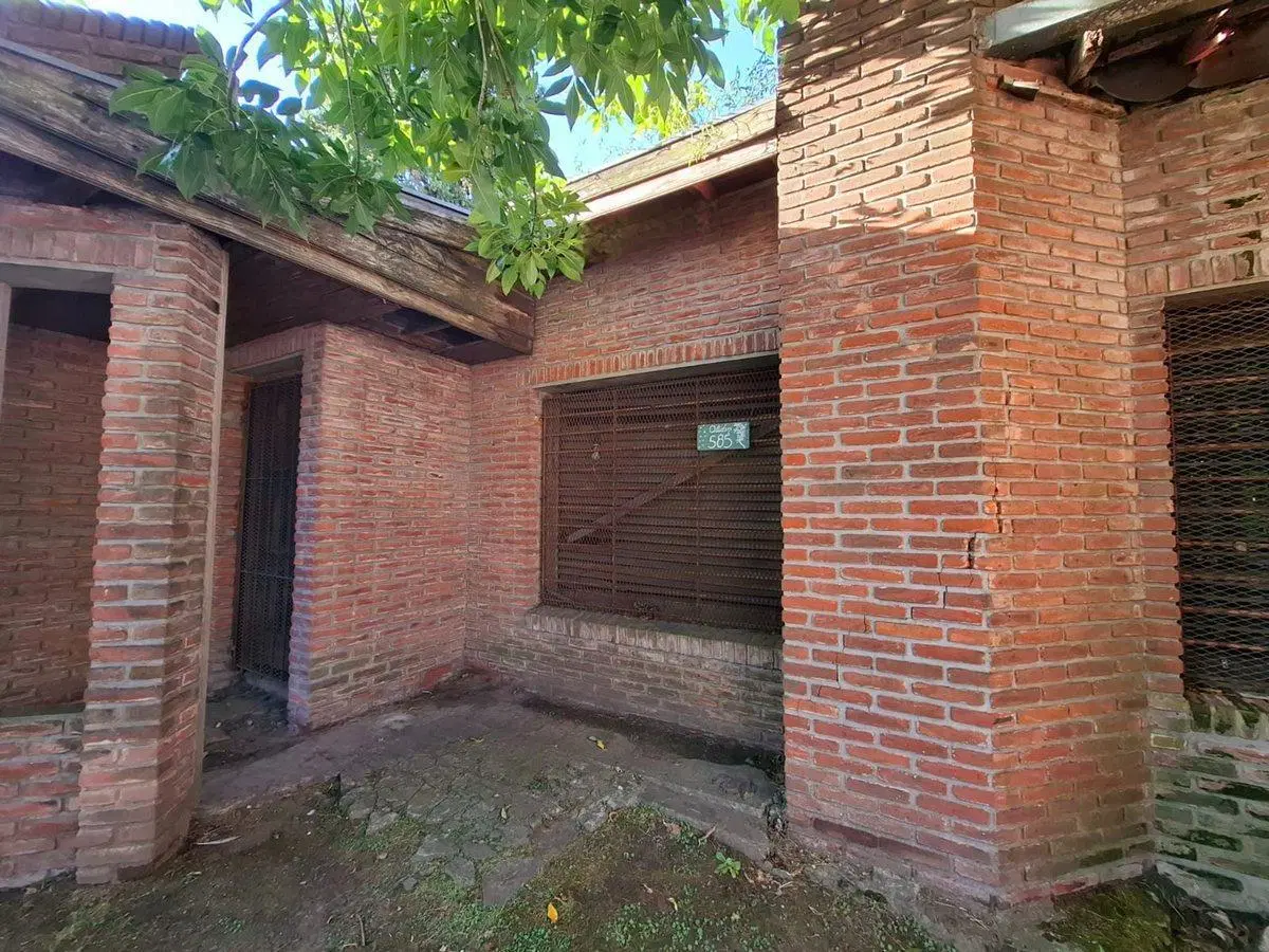 CASA 4 AMBIENTES A REFACCIONAR VENTA LOMAS 4