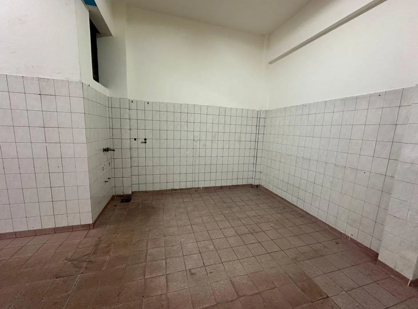 ALQUILER LOCAL COMERCIAL AL FRENTE CON BAÑO 8x14 8