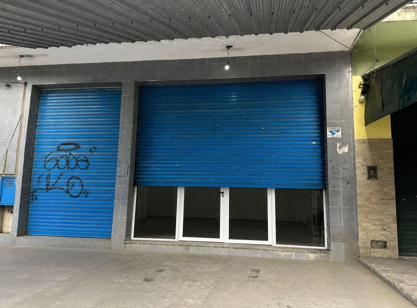 ALQUILER LOCAL COMERCIAL AL FRENTE CON BAÑO 8x14 3