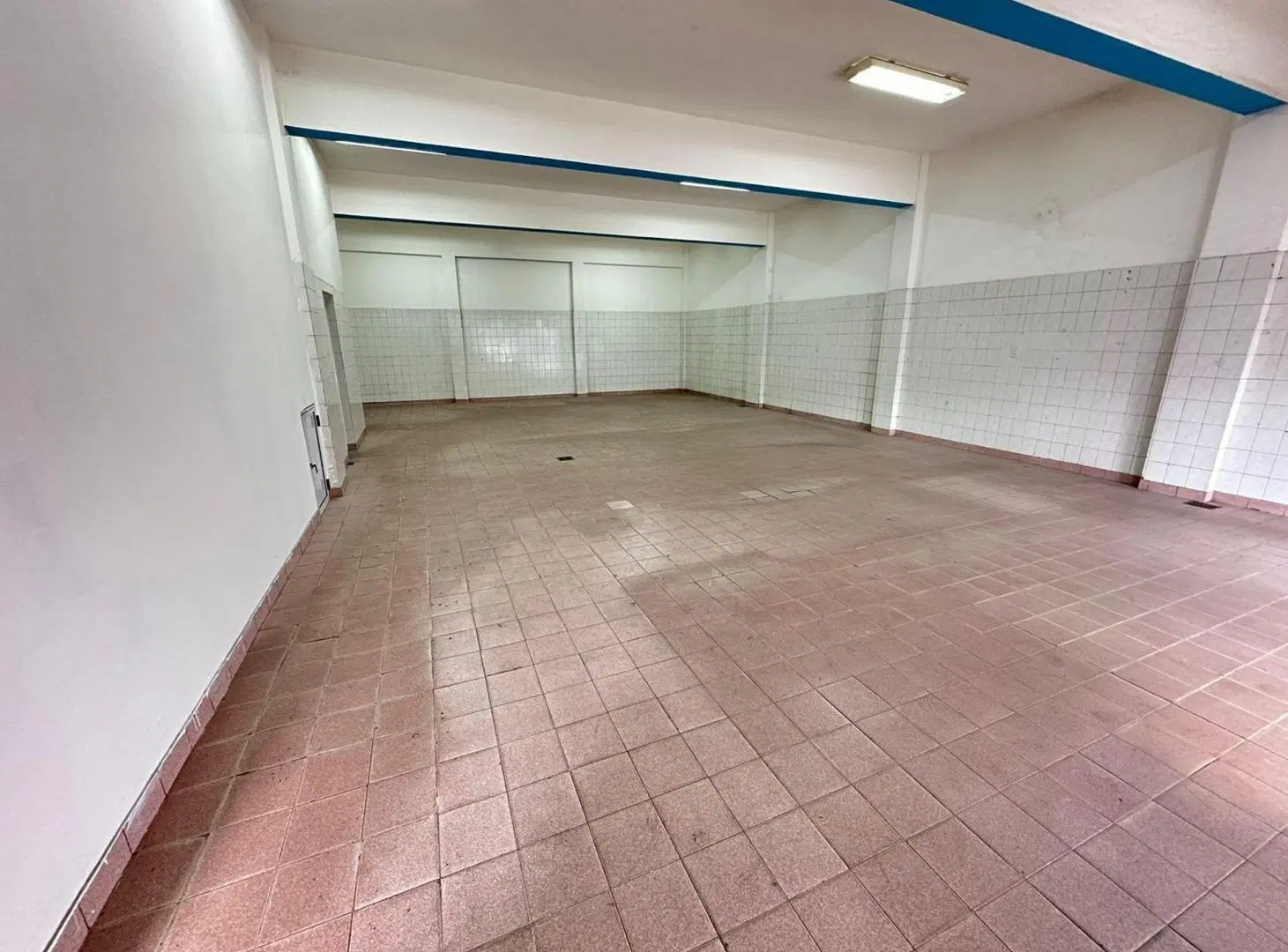 ALQUILER LOCAL COMERCIAL AL FRENTE CON BAÑO 8x14 4