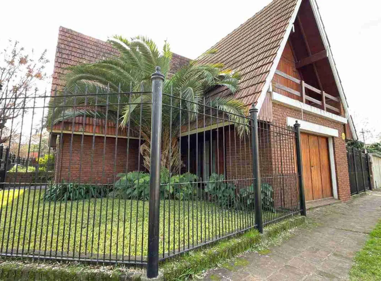 CASA 3 DORMITORIOS CON PATIO Y COCHERA ADROGUE 3