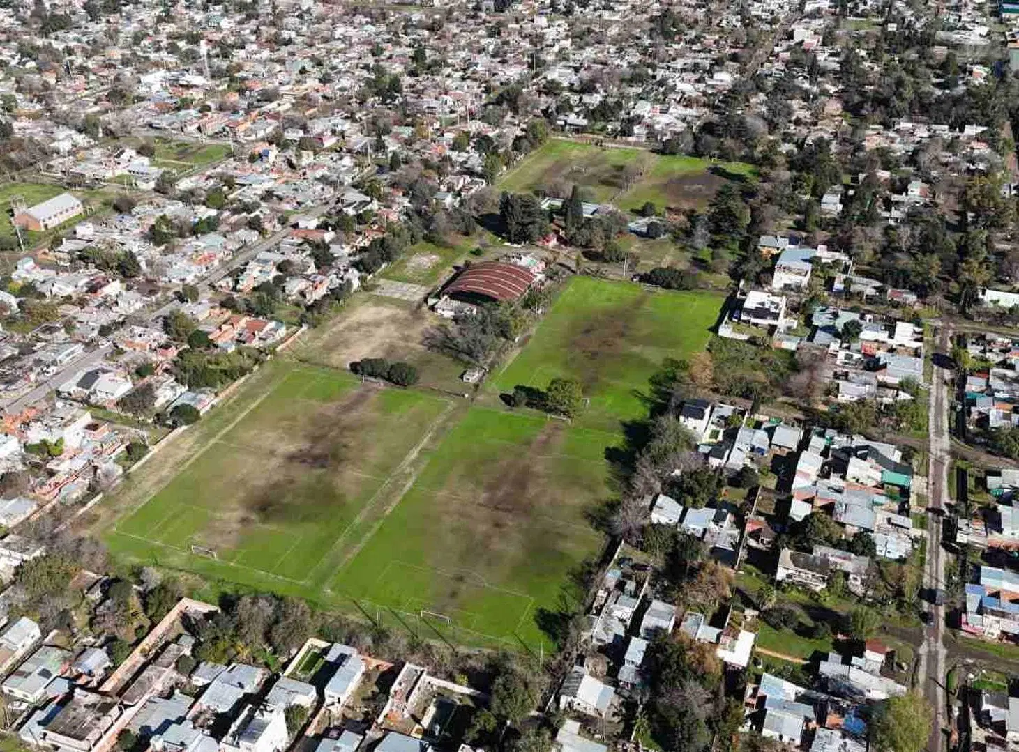 VENTA COMPLEJO DEPORTIVO 6,2 HECTARESA ALTE. BROWN 3