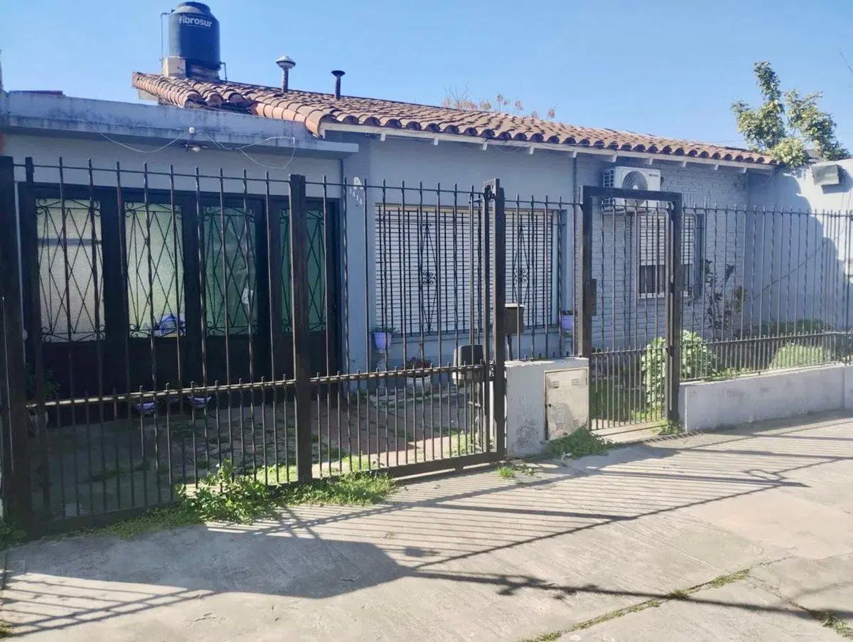 CASA 5 AMBIENTES EN VENTA EN LUIS GUILLON 3