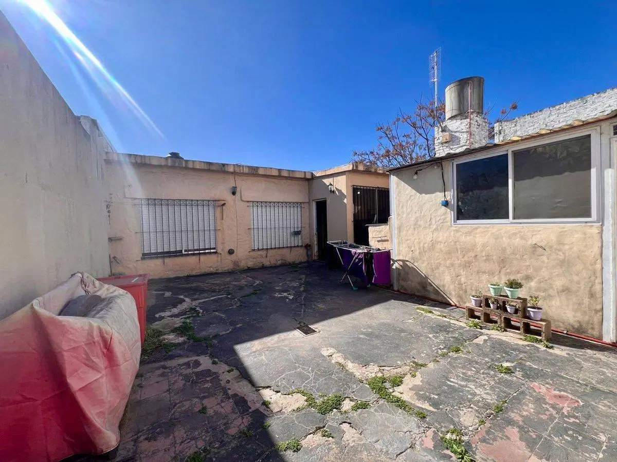 CASA 5 AMBIENTES EN VENTA EN LUIS GUILLON 8