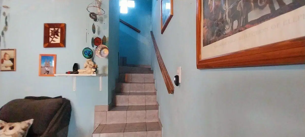 Casa 6 ambientes con amplio jardín, venta Burzaco 4
