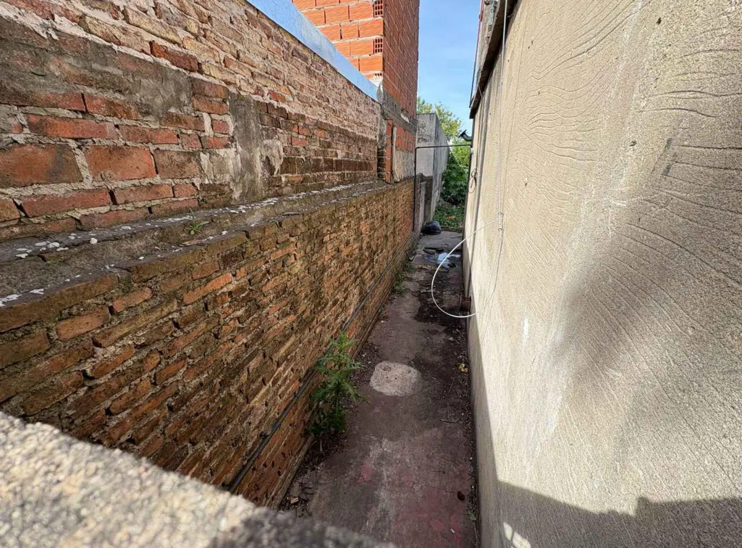 VENTA CASA 3 AMBIENTES BANFIELD A RECICLAR 4