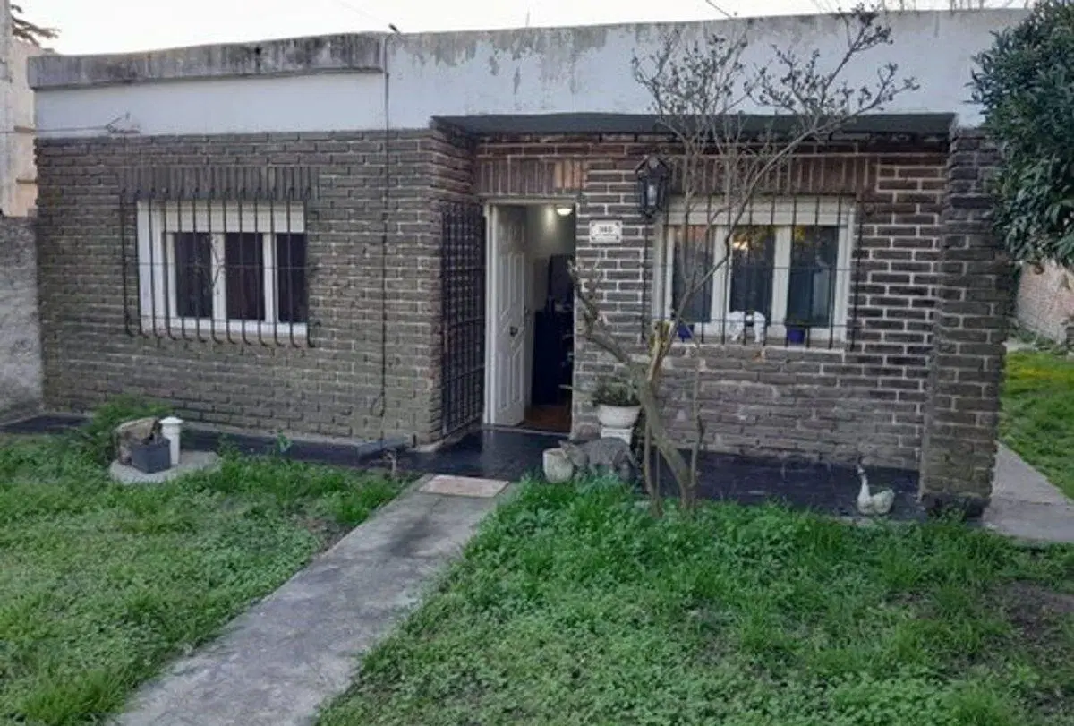 CASA 3 AMB EN VENTA CON JARDIN EN LONGCHAMPS 5