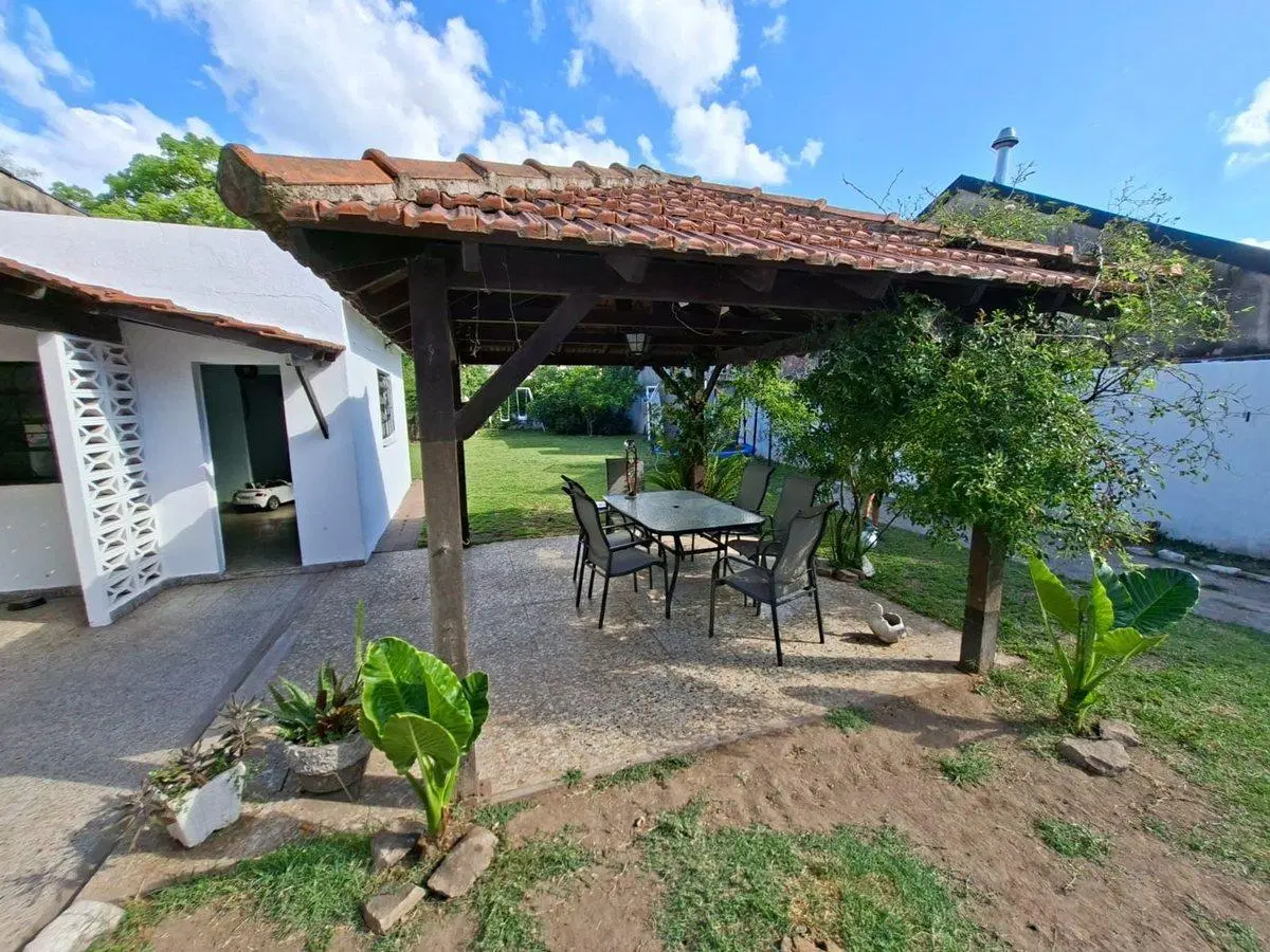 CHALET 8 AMBIENTES EN VENTA EN ADROGUE CON PARQUE 8