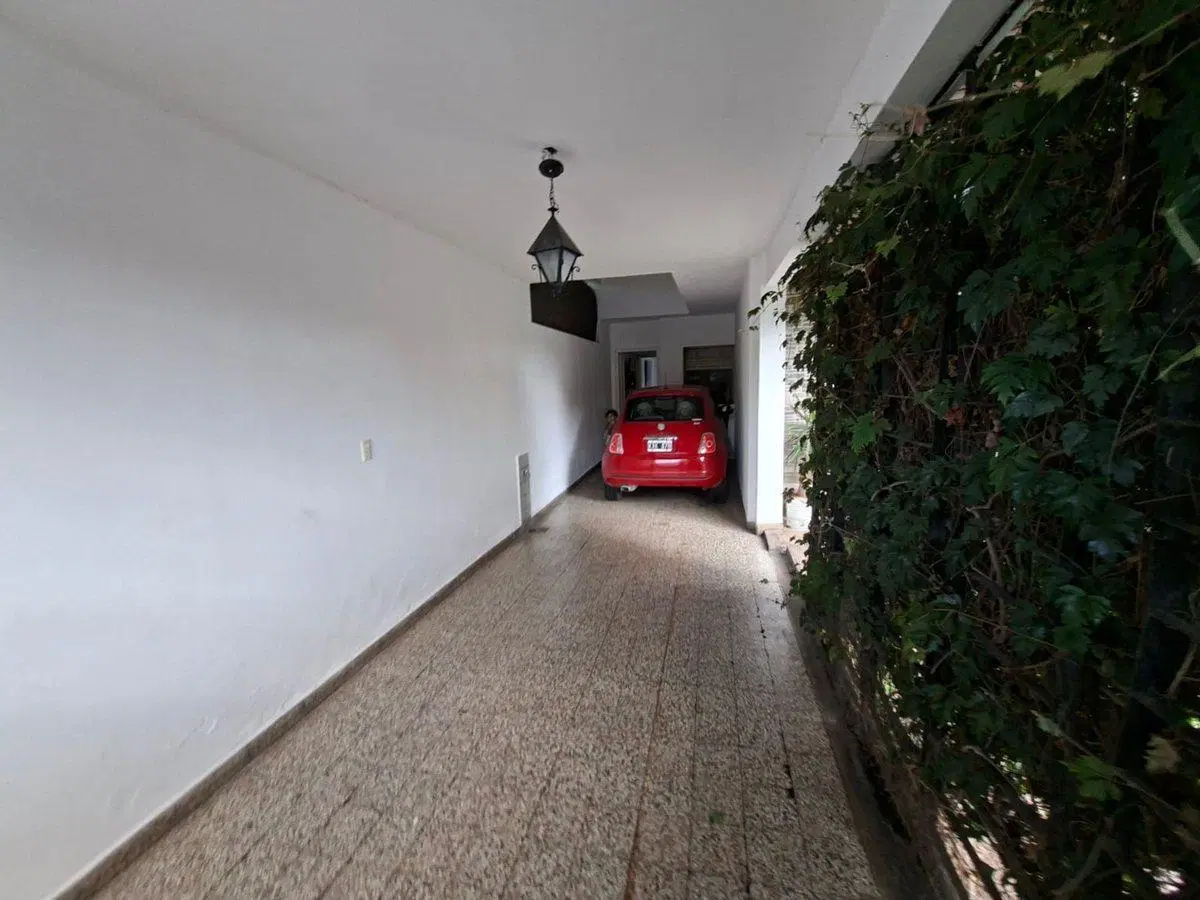 CHALET 8 AMBIENTES EN VENTA EN ADROGUE CON PARQUE 2