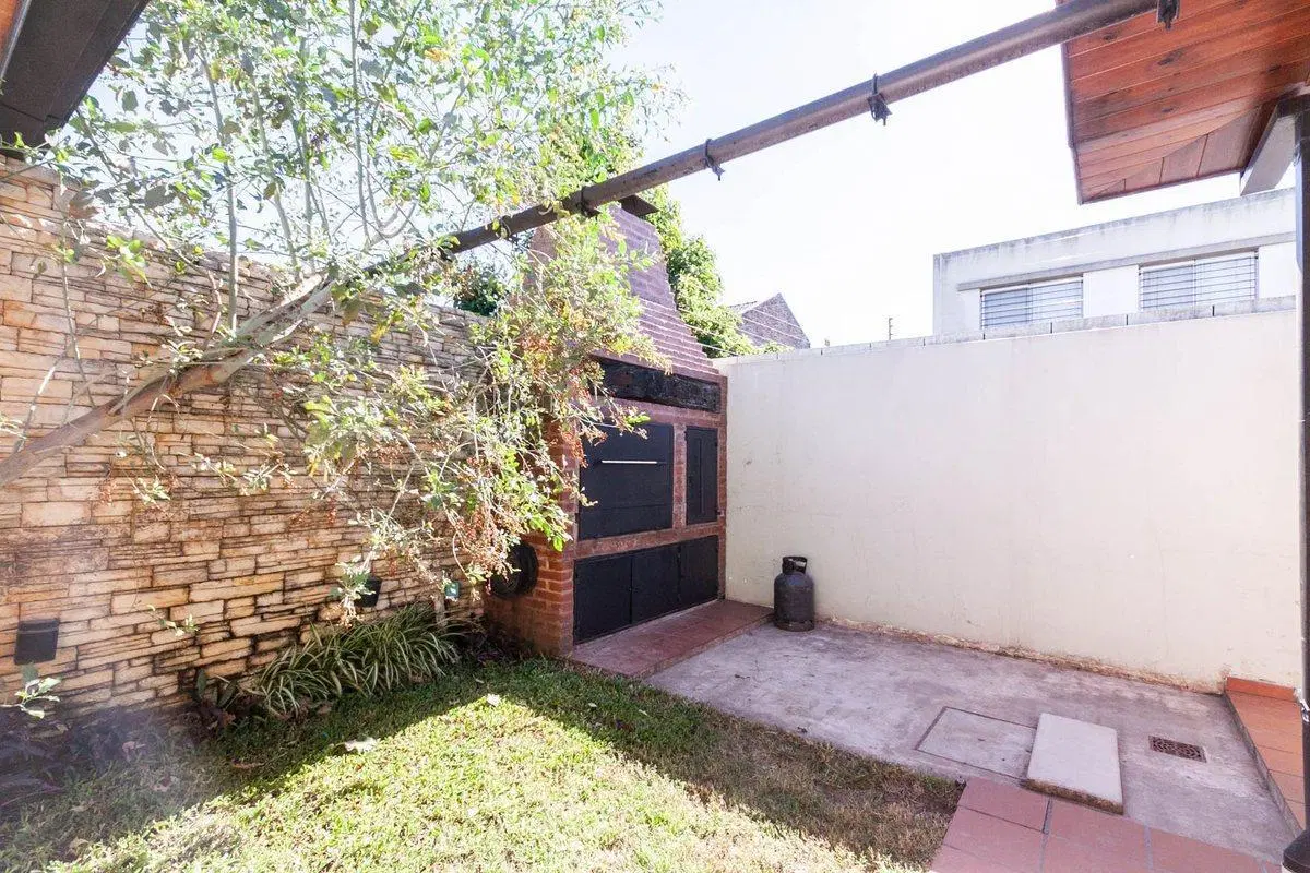 PH VENTA 4 ambientes Banfield con jardín 2
