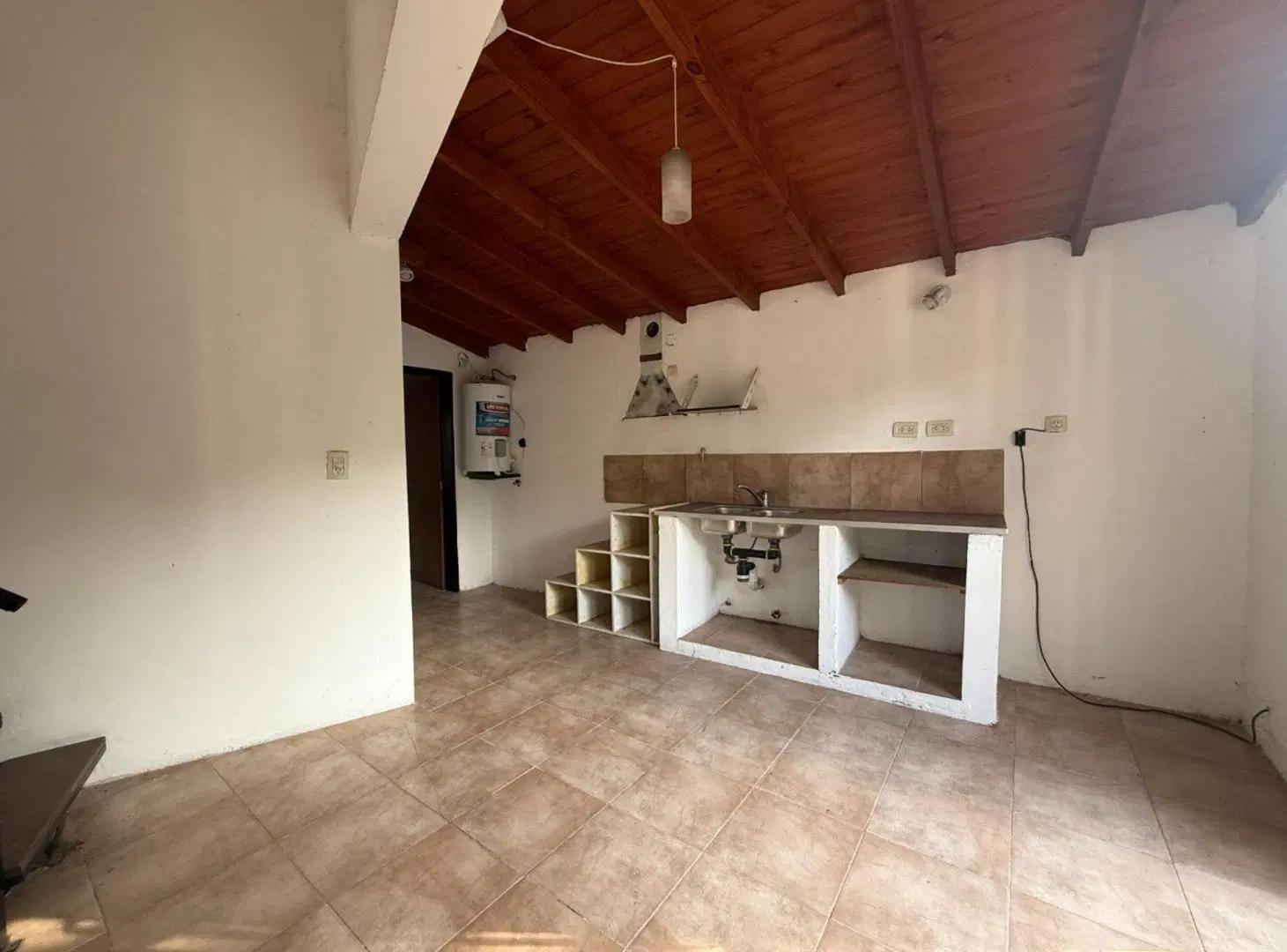 CASA 4 AMBIENTES EN VENTA MONTE GRANDE FINANCIA 4
