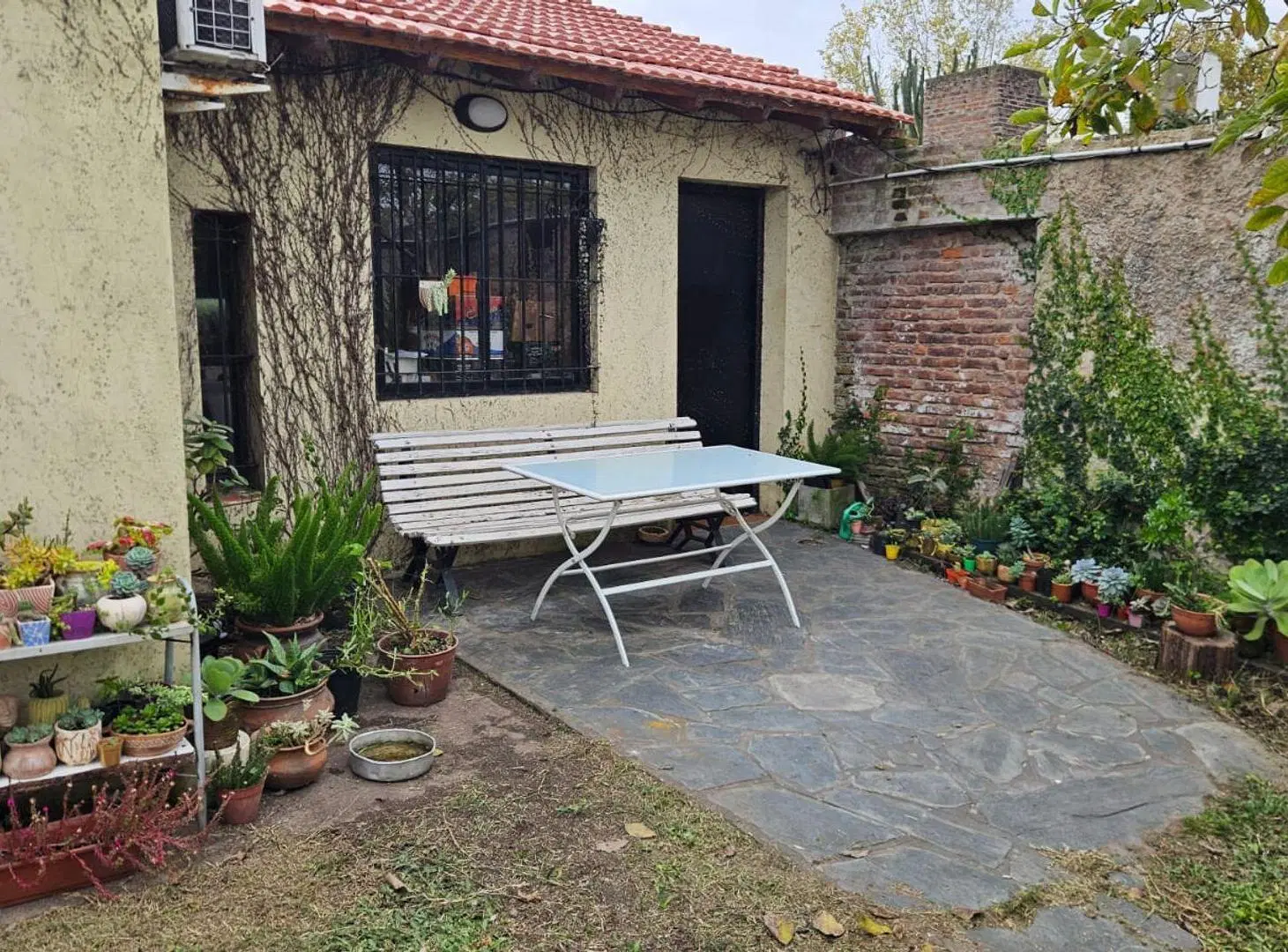 CASA VENTA 3 AMBIENTES MARMOL AMPLIO JARDIN 8