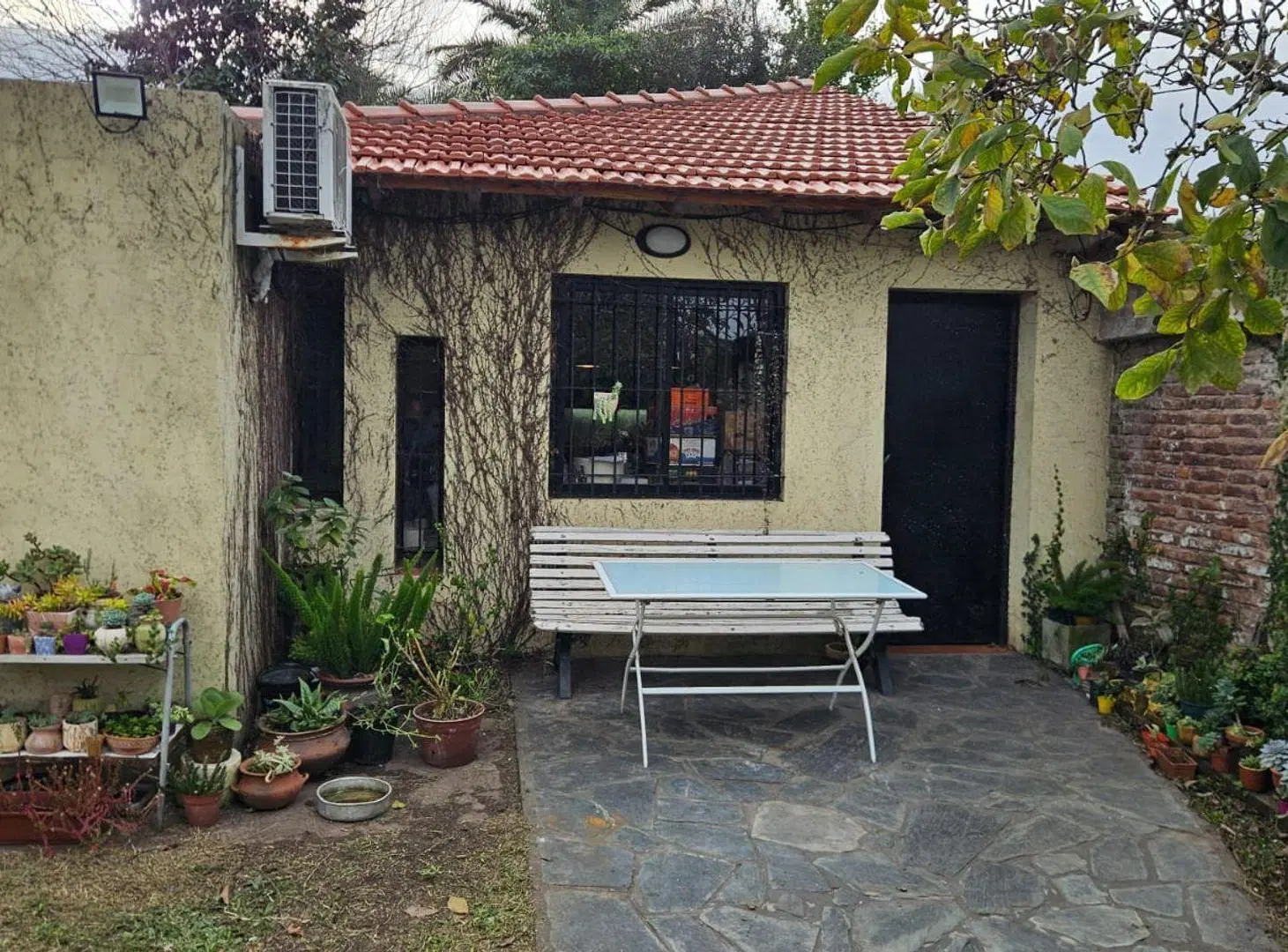 CASA VENTA 3 AMBIENTES MARMOL AMPLIO JARDIN 5