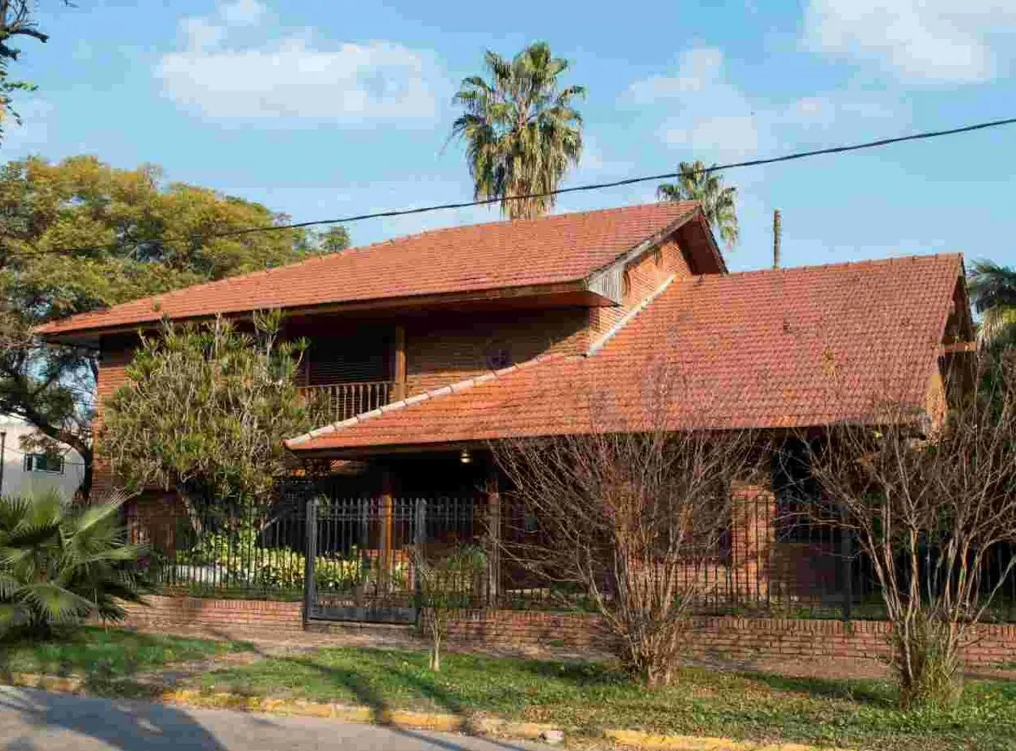 CASA EN VENTA 7 AMBIENTES C/ DEPARTAMENTO EN LOMAS 3