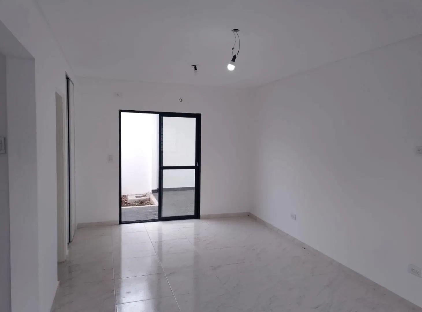 MONOAMBIENTE A ESTRENAR CON PATIO, LOMAS DE ZAMORA 3