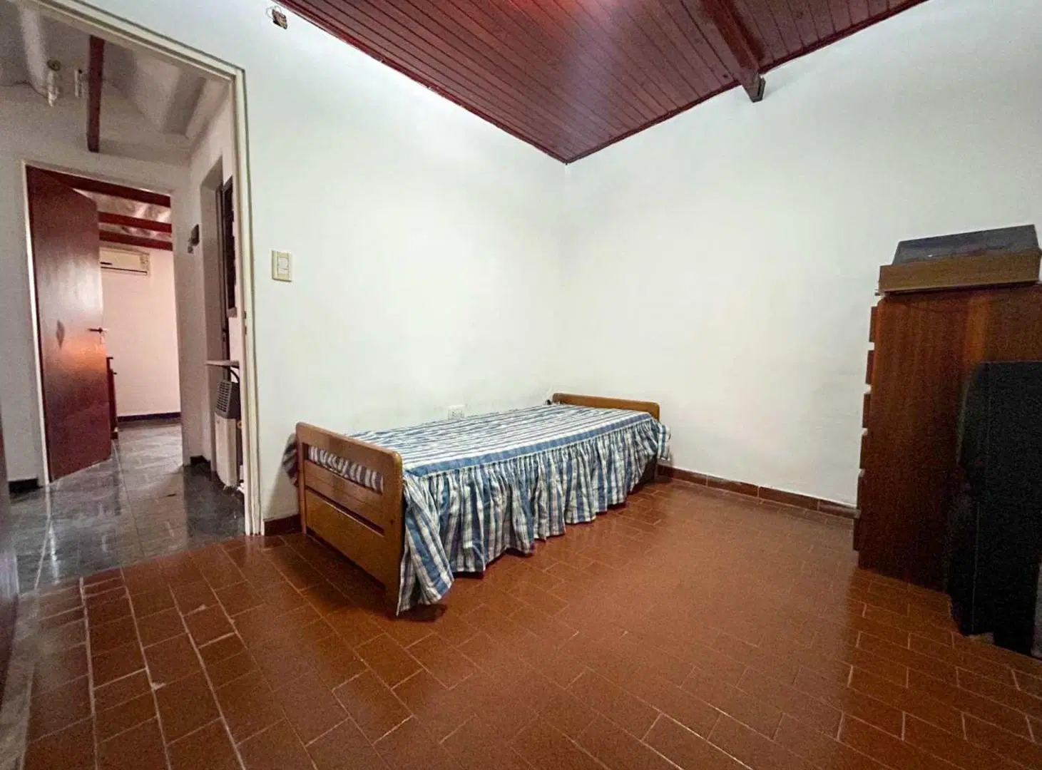 Casa 3 ambientes c/pileta y parque venta V. España 3
