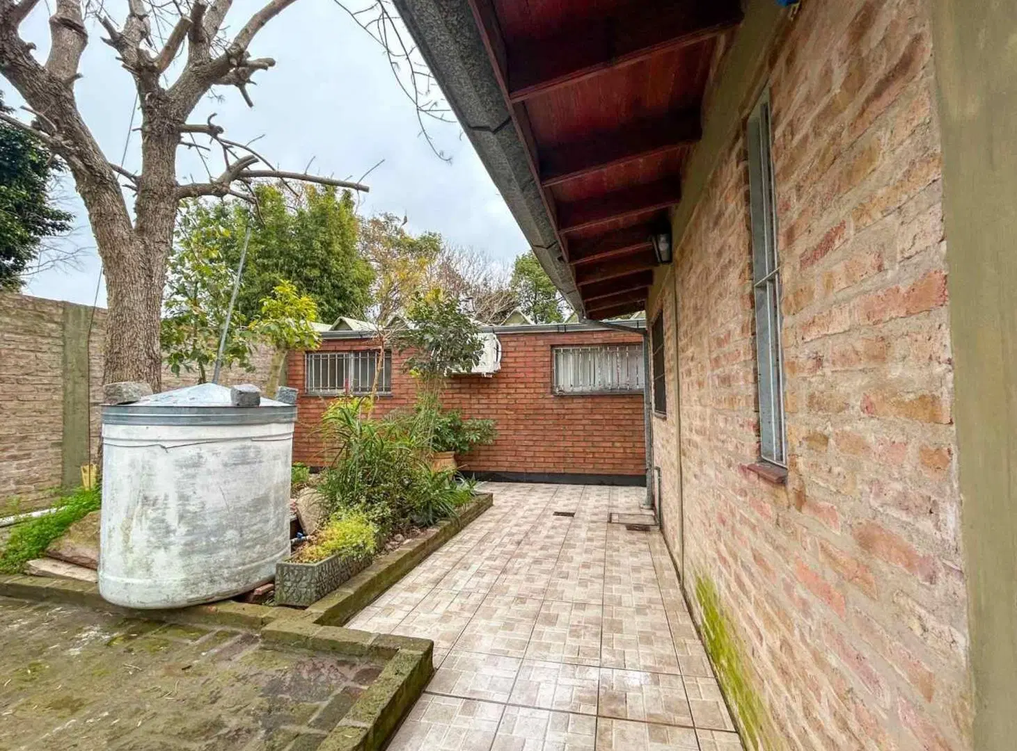 Casa 3 ambientes c/pileta y parque venta V. España 4