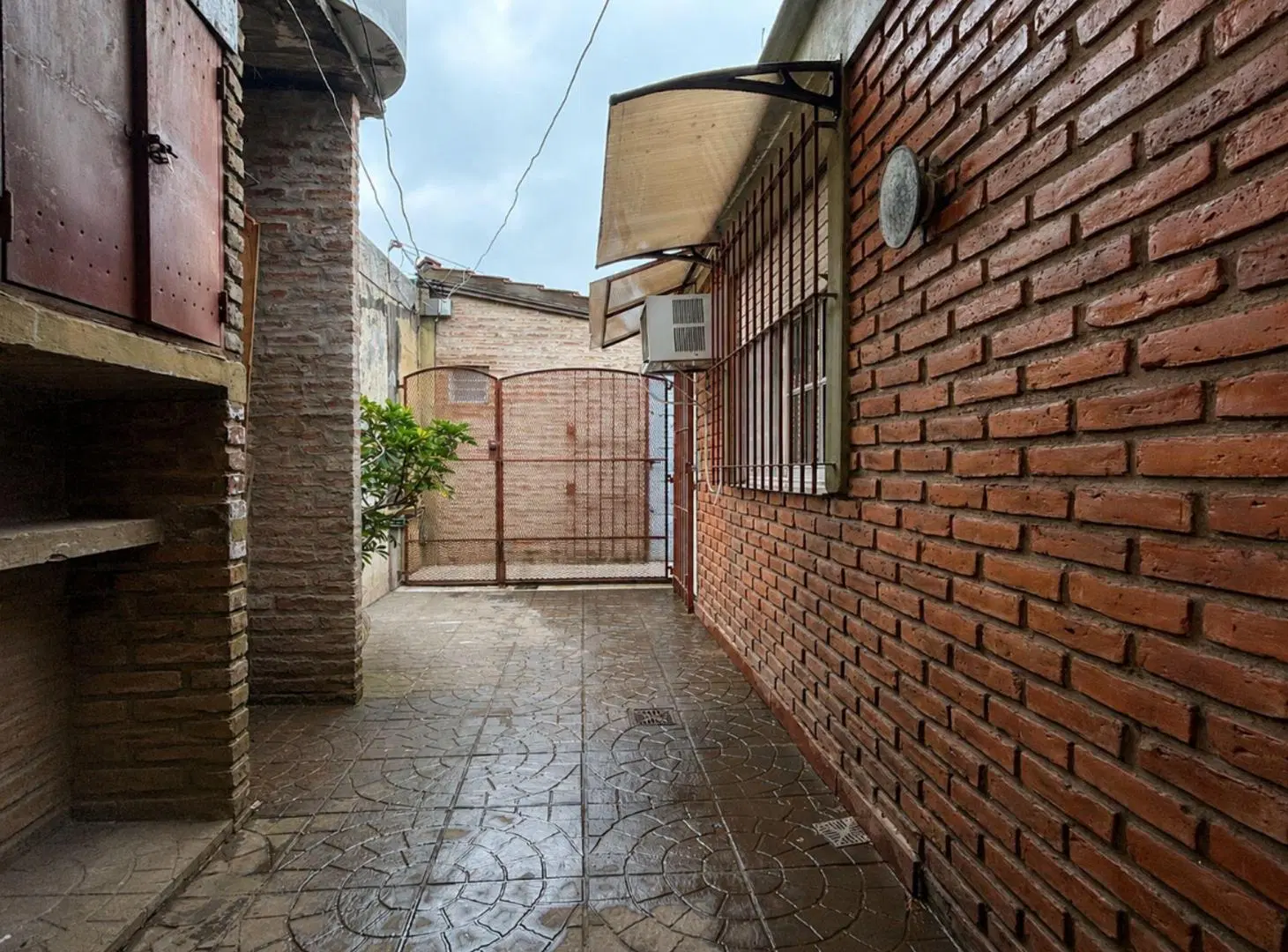 Casa 3 ambientes c/pileta y parque venta V. España 5