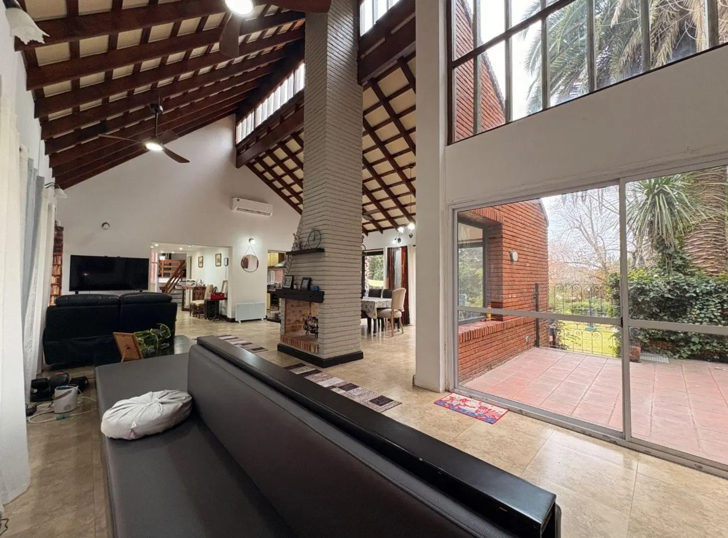 CASA EN VENTA 5 AMB C/PQUE. Y PILETA EL PARAÍSO 2