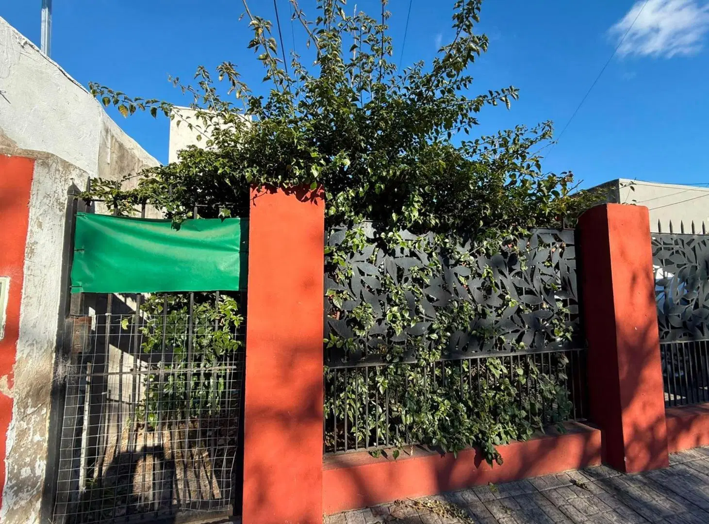 CASA 3 AMBIENTES VENTA BURZACO FONDO CON 2DA CASA 3