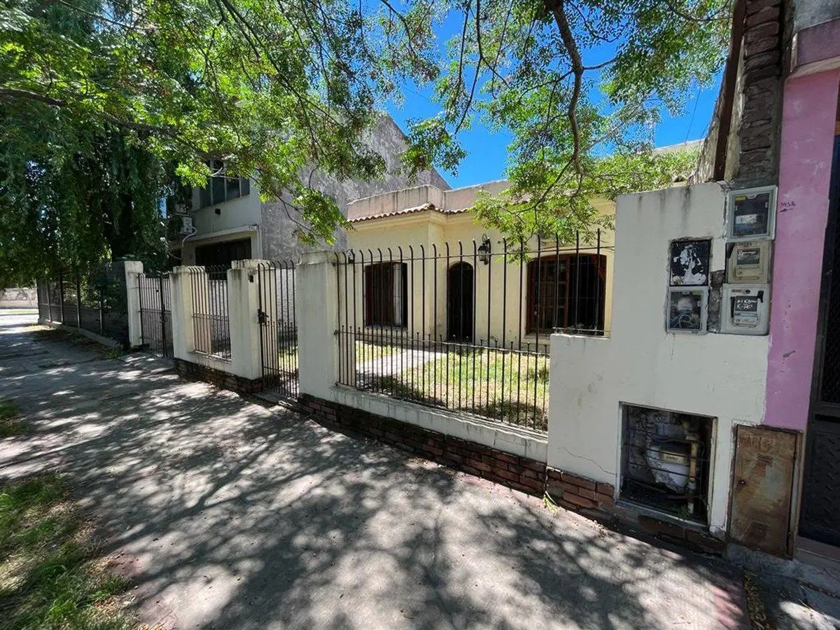 CASA 5 AMBIENTES JARDIN VENTA REMEDIOS DE ESCALADA 3