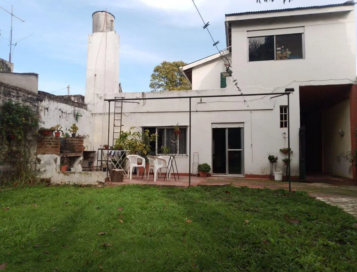 Casa de 5 ambientes con 325m centro de Llavallol 4