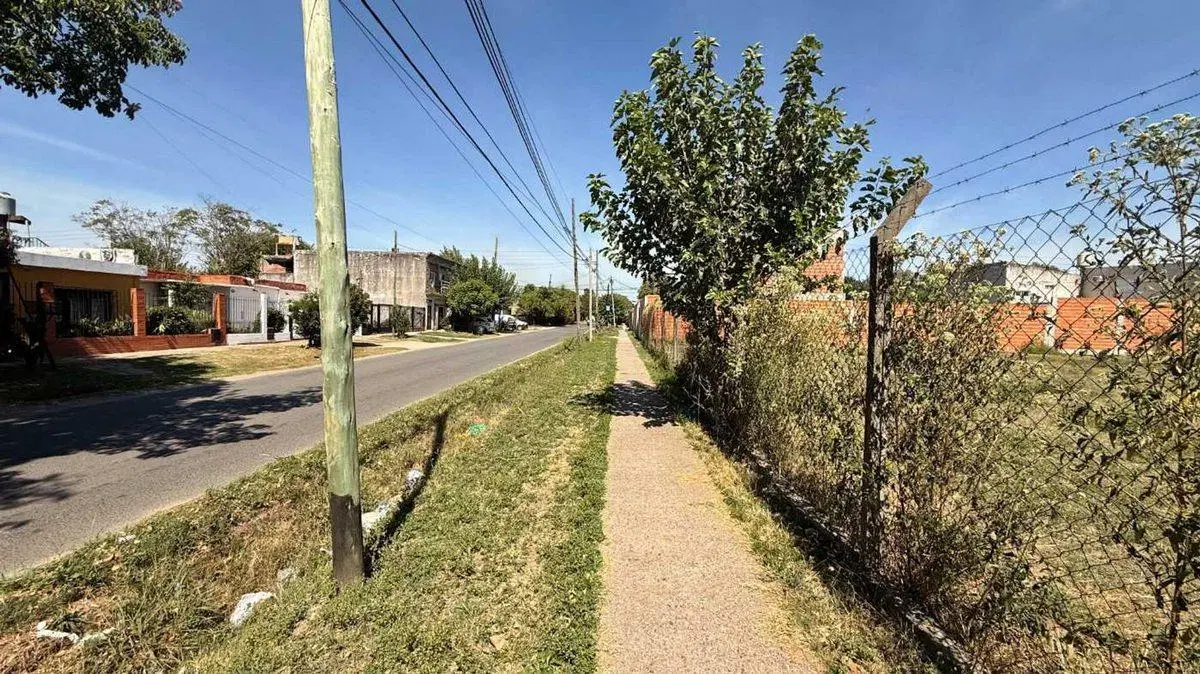 LOTE EN VENTA DE 382M2 EN BURZACO 3