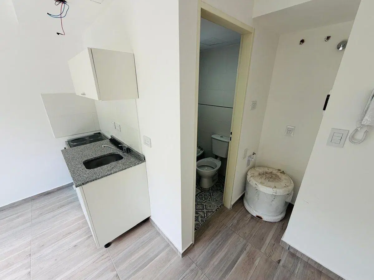 Departamento monoambiente venta Lomas de Zamora 5