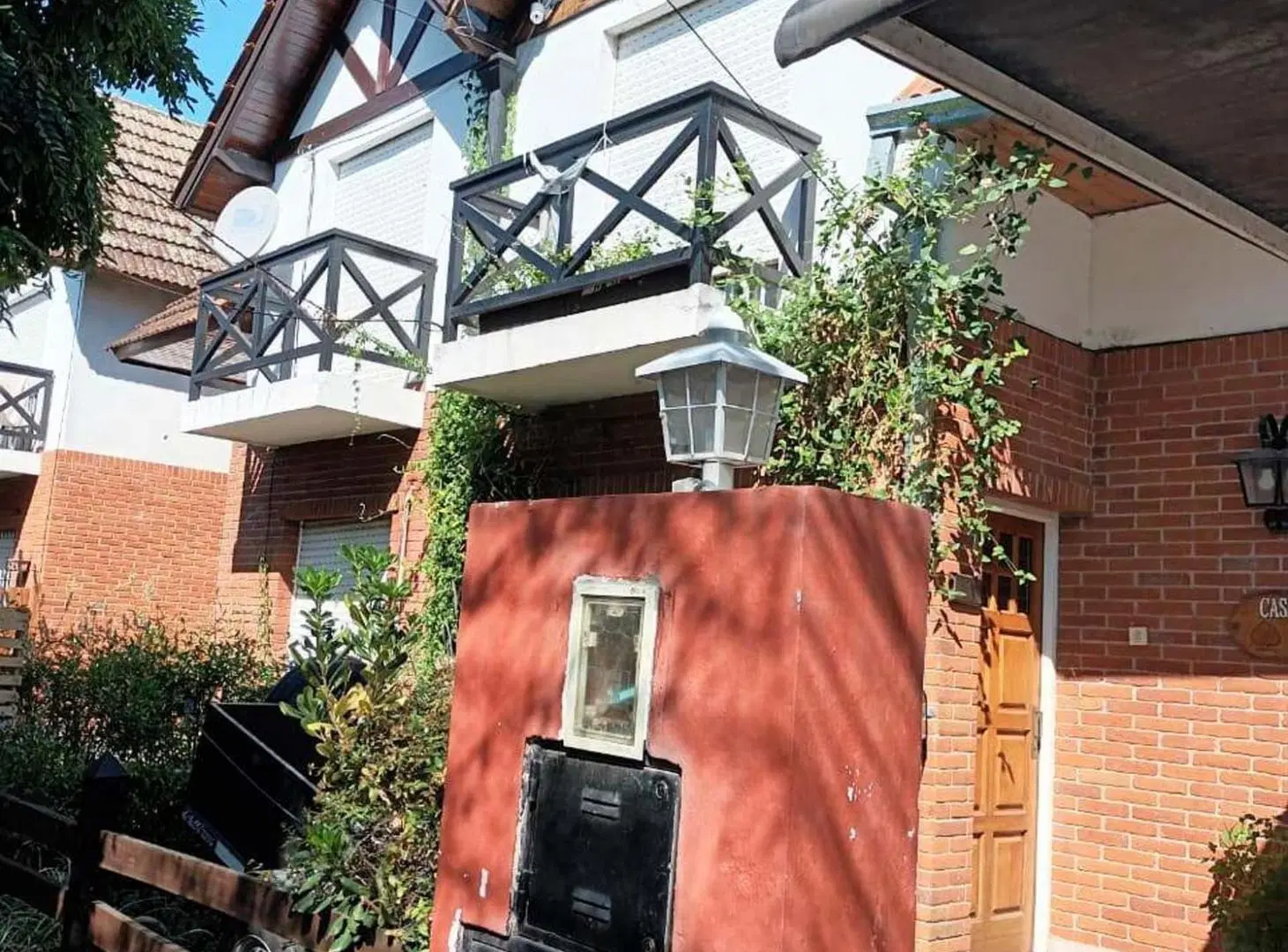 CASA 4 AMBIENTES EN VENTA BURZACO CON JARDIN 4