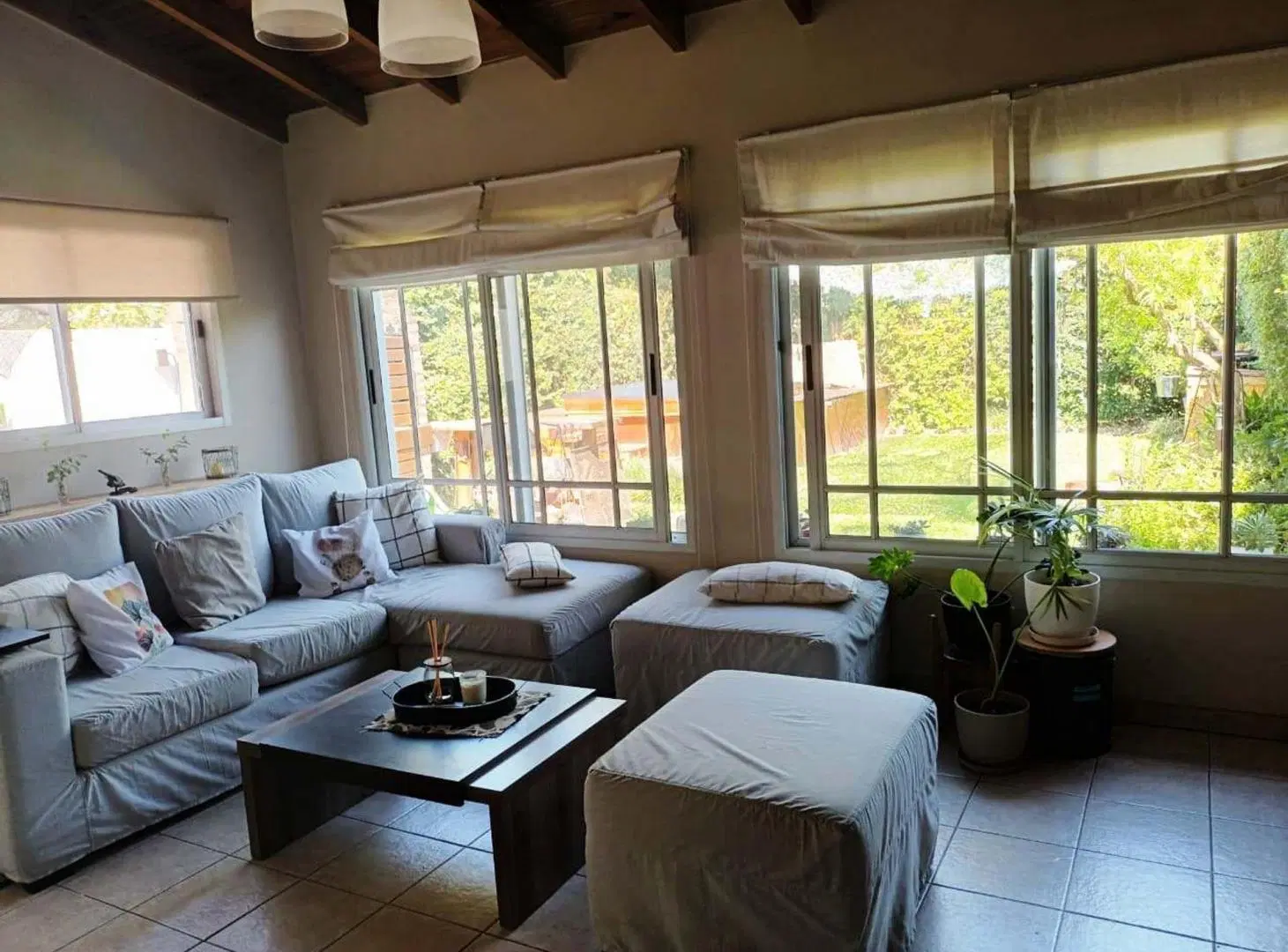 CASA 4 AMBIENTES EN VENTA BURZACO CON JARDIN 2