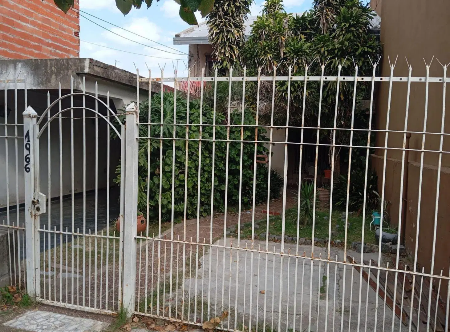 CASA 5 AMBIENTES VENTA LOMAS DE ZAMORA CON DEPTO 2