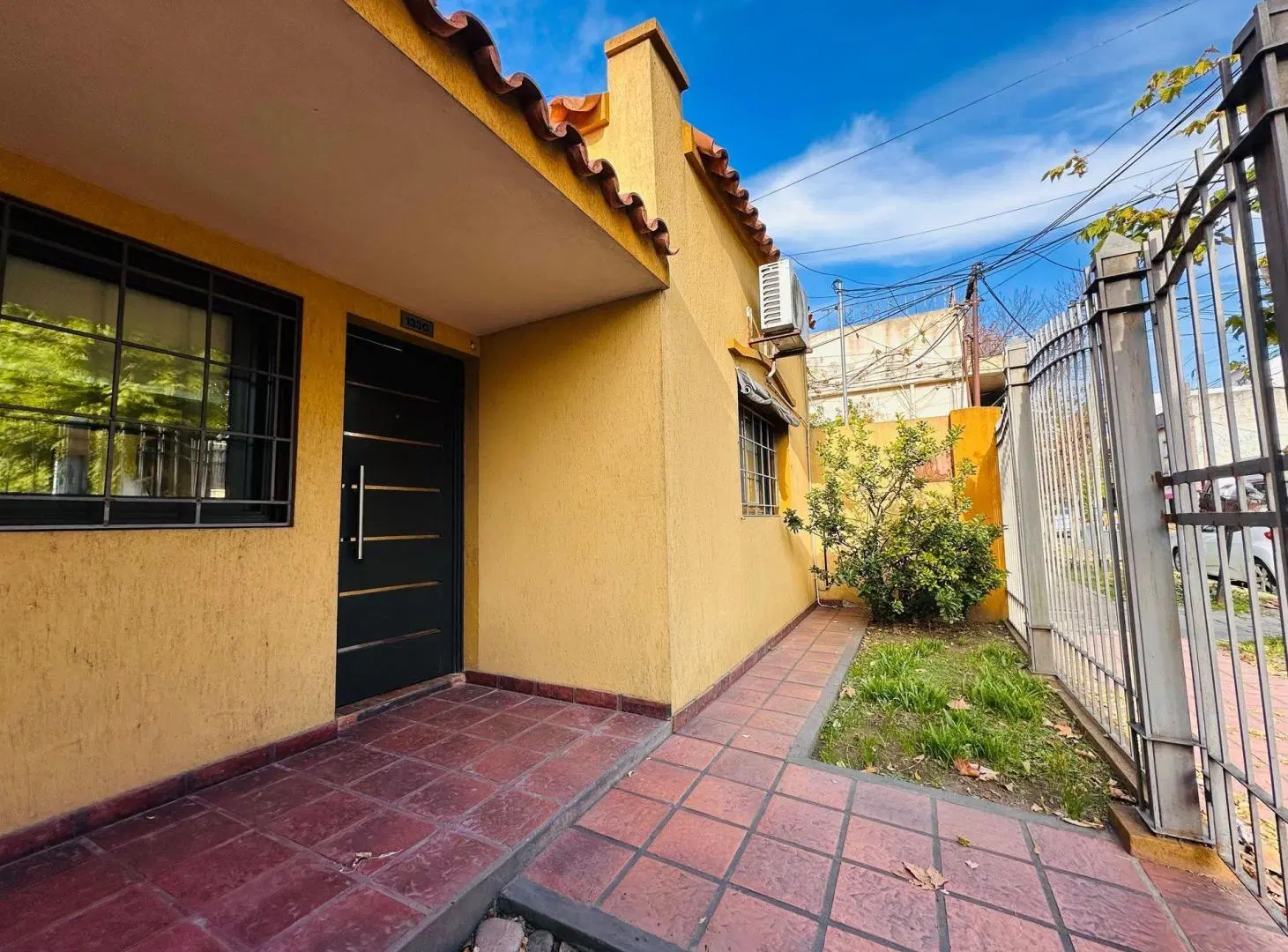 VENTA CASA 2 DORMITORIOS PARQUE GARAGE RECICLADA 3