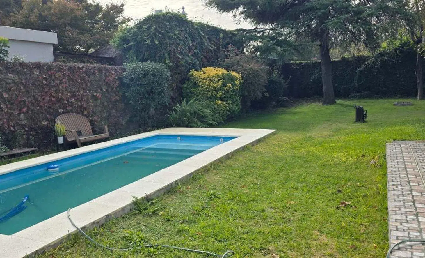 Casa 4 ambientes venta Temperley con piscina 5