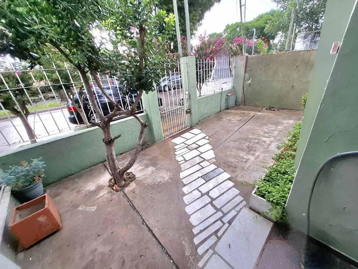 CASA 3 AMBIENTES VENTA TEMPERLEY JARDIN Y COCHERA 2