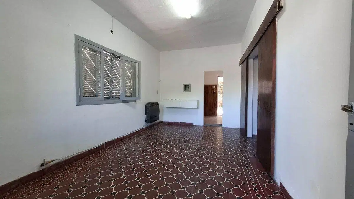 CASA 3 AMBIENTES VENTA BURZACO COCHERA Y PATIO 4