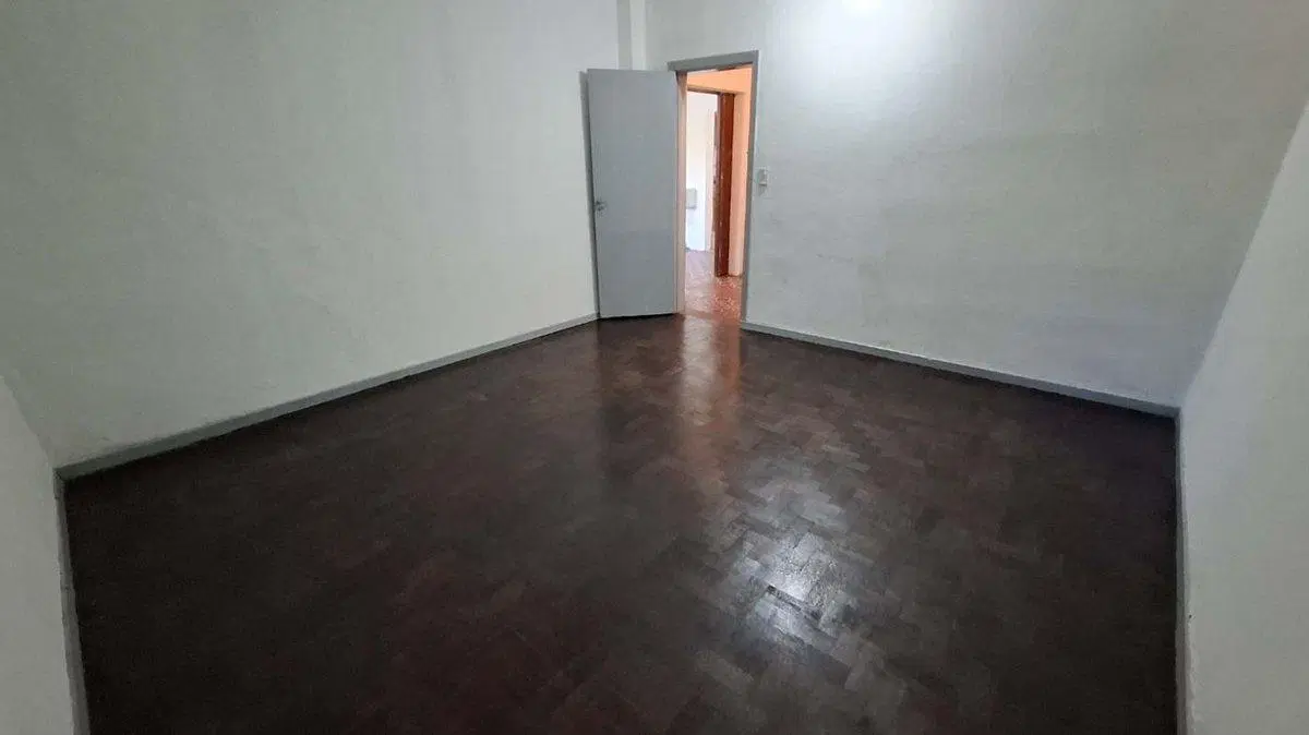 CASA 3 AMBIENTES VENTA BURZACO COCHERA Y PATIO 8