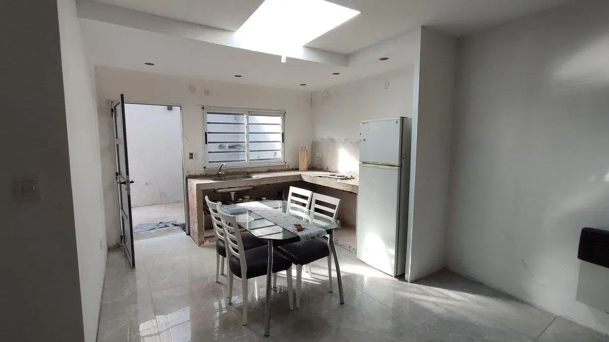 CASA MAS DEPOSITO MAS 2 DEPARTAMENTOS  VENTA LOMAS 8