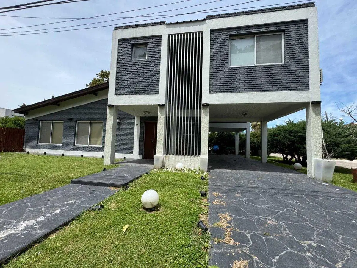 Casa 4 ambientes con pileta y quincho en Canning 2