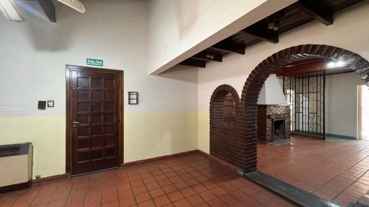 CASA 4 AMBIENTES VENTA BURZACO CON QUINCHO, GARAJE 3