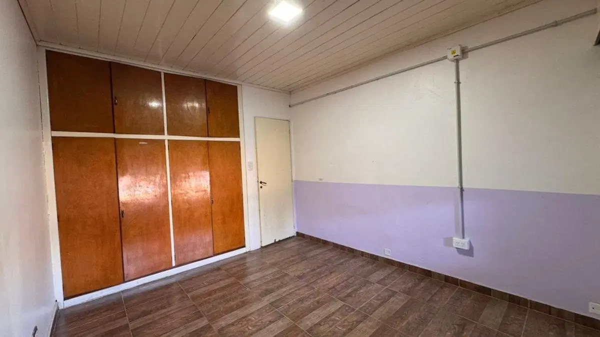 CASA 4 AMBIENTES VENTA BURZACO CON QUINCHO, GARAJE 8