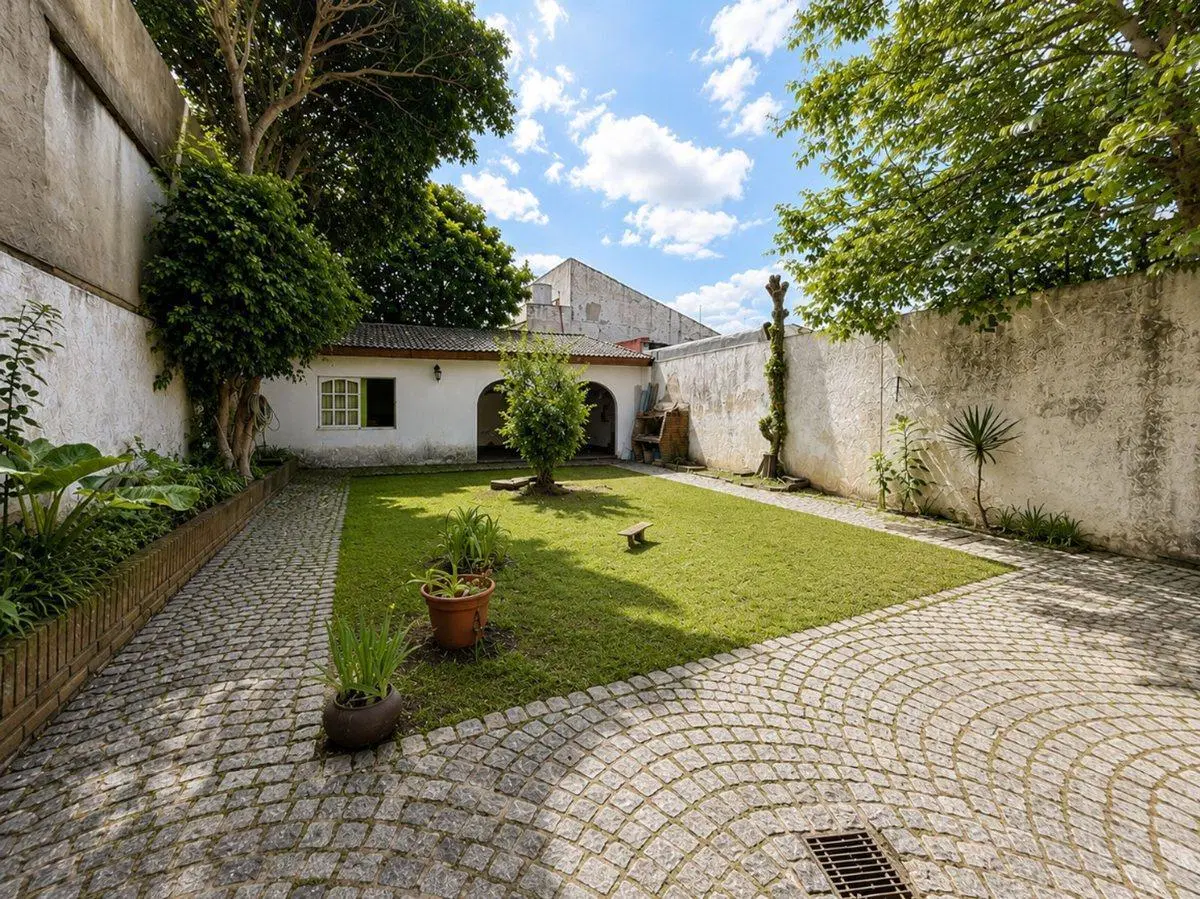 CASA 3 AMBIENTES EN VENTA EN BANFIELD CON JARDIN 2