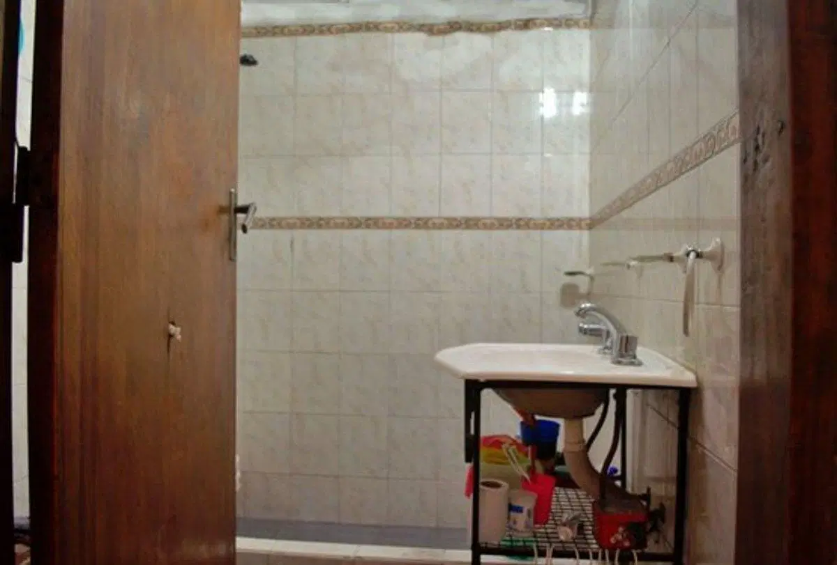 CASA 3 AMB EN VENTA EN JOSE MARMOL A REFACCIONAR 8