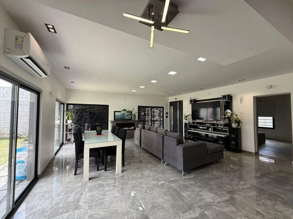 CASA EN VENTA 2 AMBIENTES CON PILETA EN GLEW 3