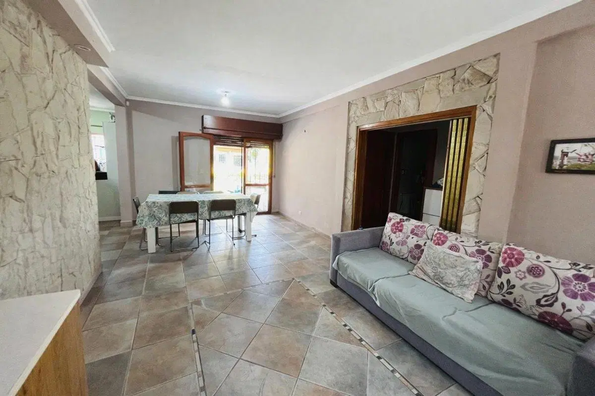 CASA 4 AMBIENTES EN VENTA QUINCHO COCHERA EN GLEW 2